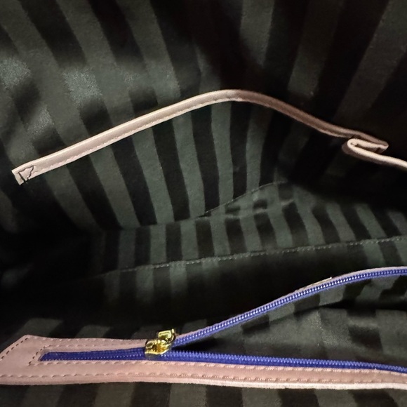 MCM Chic Pink Crocodile-Embossed  Bag - Picture 8 of 15